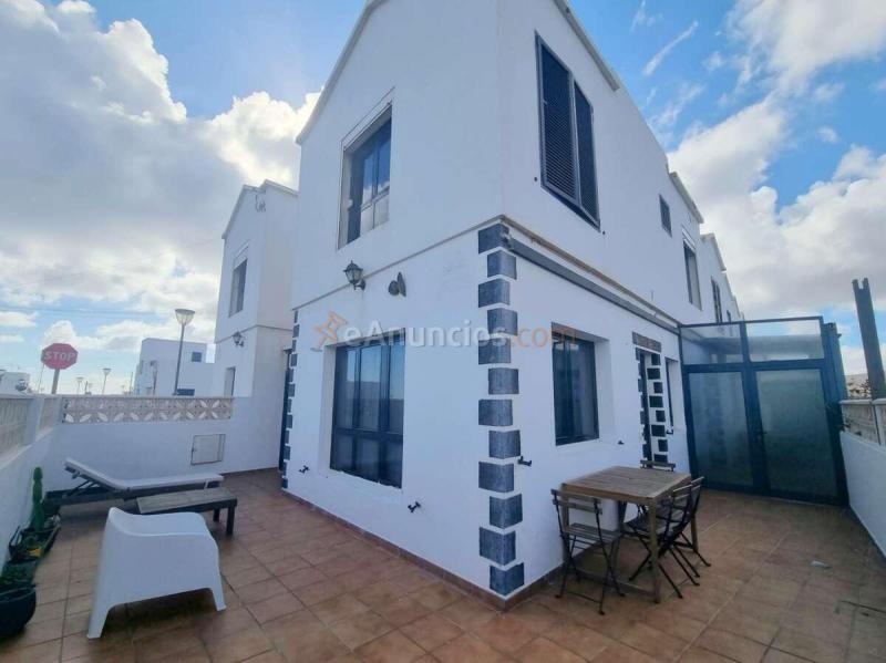 EN VENTA TRIPLEX EN ORZOLA