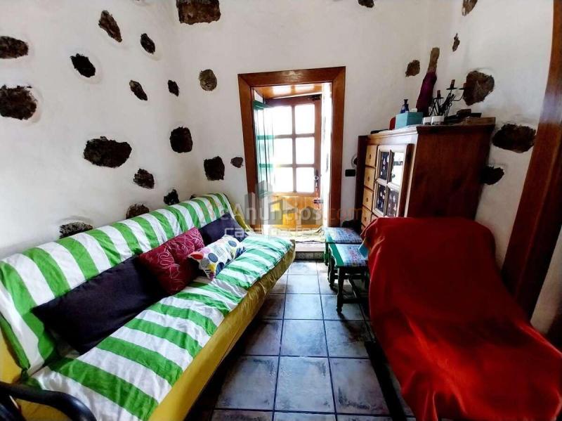 Casa de 1 dormitorio con terreno para construir en tajaste, tinajo