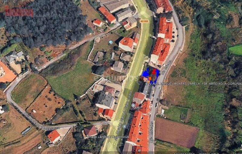 Solar urbano para promoción de 14 viviendas, local y 27 garajes en Arteixo — 160.000 €