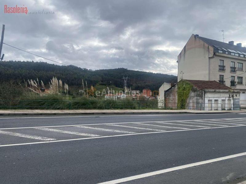 Solar urbano para promoción de 14 viviendas, local y 27 garajes en Arteixo — 160.000 €