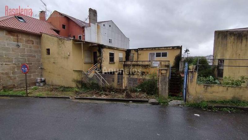 Solar en el casco urbano de vigo con vivienda rehabilitable