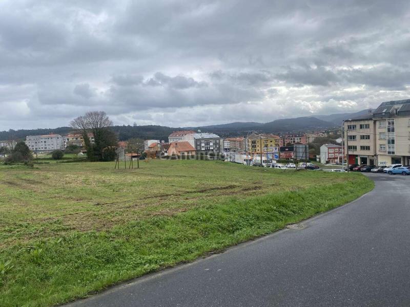 Suelo urbano no consolidado para desarrollo residencial y comercial en Arteixo