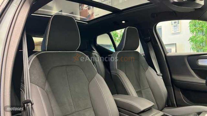Volvo XC40 2.0 B3 PLUS DARK AUTO 163 CV de 2025 con 8.311 Km por 39.900 EUR. en A Coruna