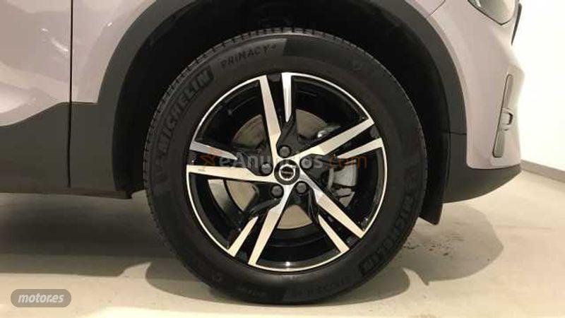Volvo XC40 2.0 B3 MHEV PLUS DARK DCT 163 5P de 2025 con 25.299 Km por 39.990 EUR. en Ourense