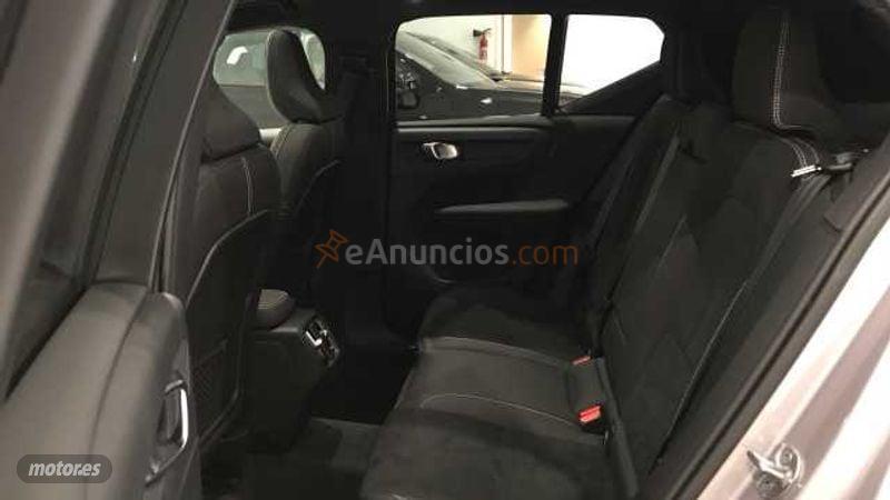 Volvo XC40 2.0 B3 MHEV PLUS DARK DCT 163 5P de 2025 con 25.299 Km por 39.990 EUR. en Ourense