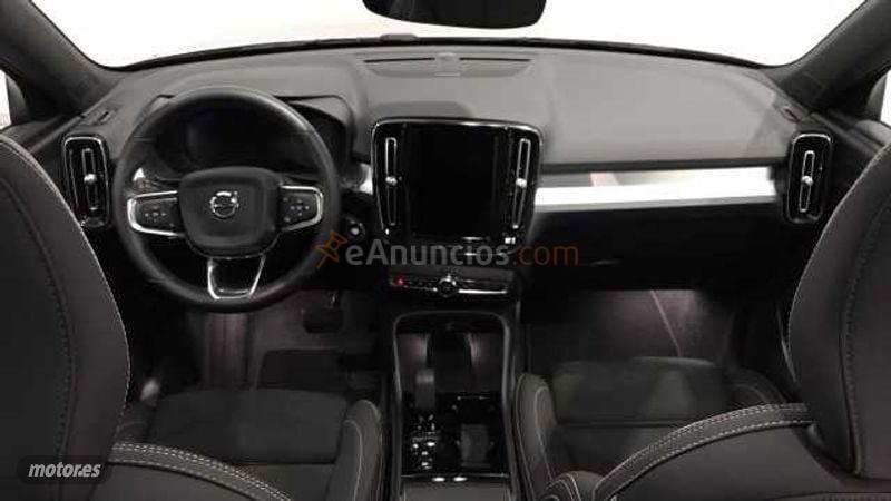 Volvo XC40 2.0 B3 MHEV PLUS DARK DCT 163 5P de 2025 con 25.299 Km por 39.990 EUR. en Ourense