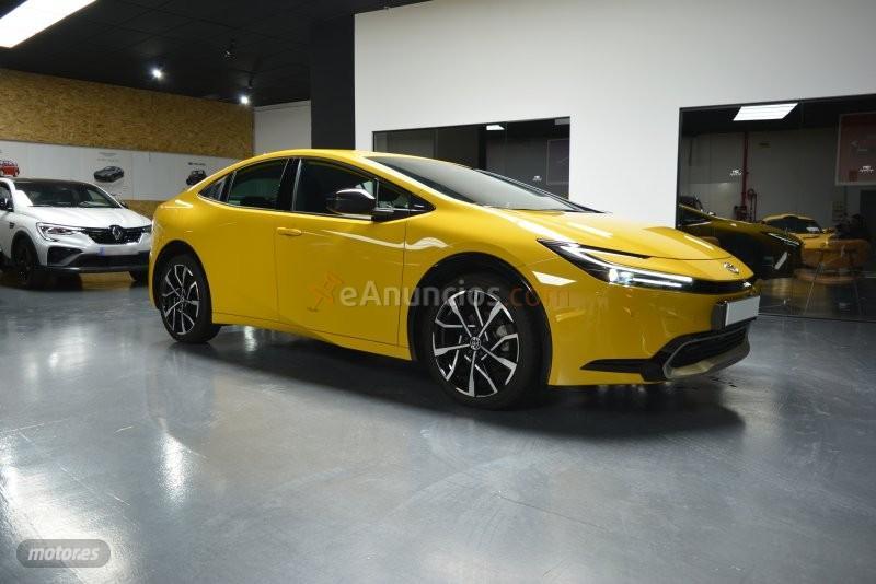 Toyota Prius Plug-In 220 Executive de 2023 con 13.000 Km por 38.700 EUR. en Madrid