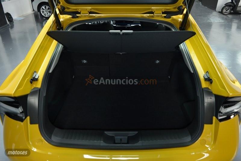 Toyota Prius Plug-In 220 Executive de 2023 con 13.000 Km por 38.700 EUR. en Madrid