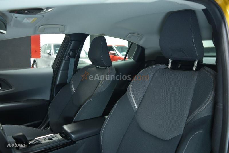 Toyota Prius Plug-In 220 Executive de 2023 con 13.000 Km por 38.700 EUR. en Madrid