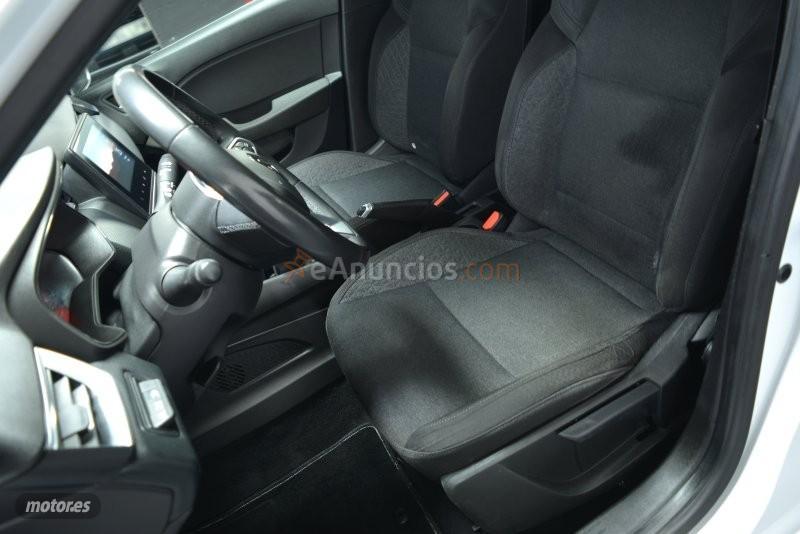 Renault Clio Equilibre Blue dCi 74 kW (100 CV) de 2023 con 186.000 Km por 10.800 EUR. en Madrid