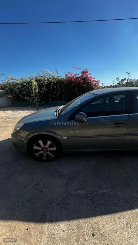 Opel Vectra elegance de 2005 con 245.000 Km por 2.100 EUR. en Valencia