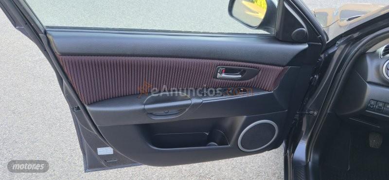 Mazda Mazda3 1.6 CD DIESEL 110CV de 2006 con 332.700 Km por 2.250 EUR. en Ciudad Real