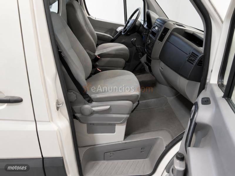 Volkswagen Crafter 2.5 TDi 109 CV 8 Plazas, En Automocion Pere de 2010 con 175.000 Km por 13.990 EUR. en Tarragona