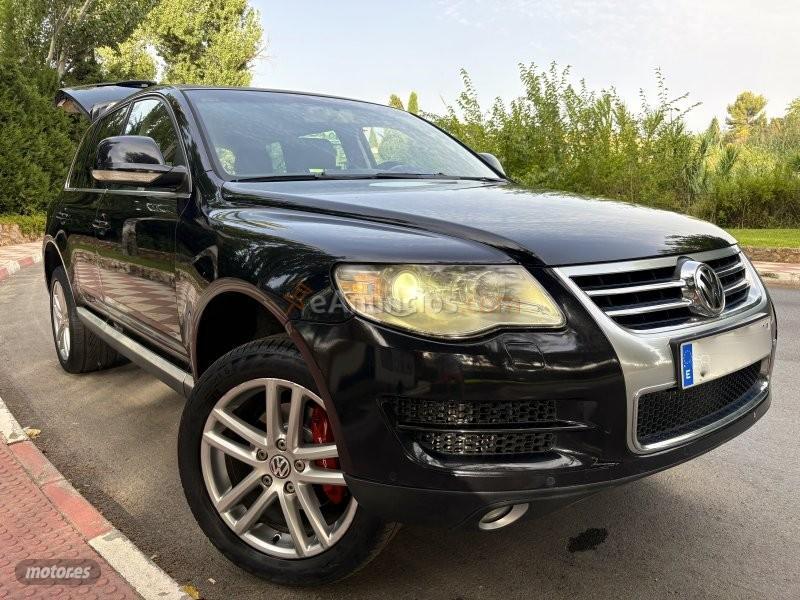 Volkswagen Touareg 3.0 TDI KING KONG PIEL BEIGE-BIXENON-4X4-NAVI DVD-FULLL de 2009 con 233.000 Km por 9.700 EUR. en Granada