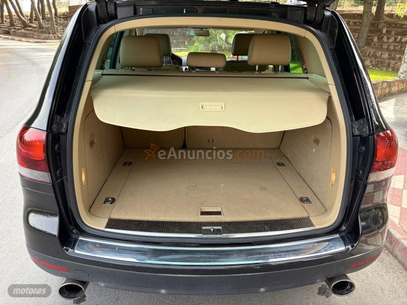 Volkswagen Touareg 3.0 TDI KING KONG PIEL BEIGE-BIXENON-4X4-NAVI DVD-FULLL de 2009 con 233.000 Km por 9.700 EUR. en Granada