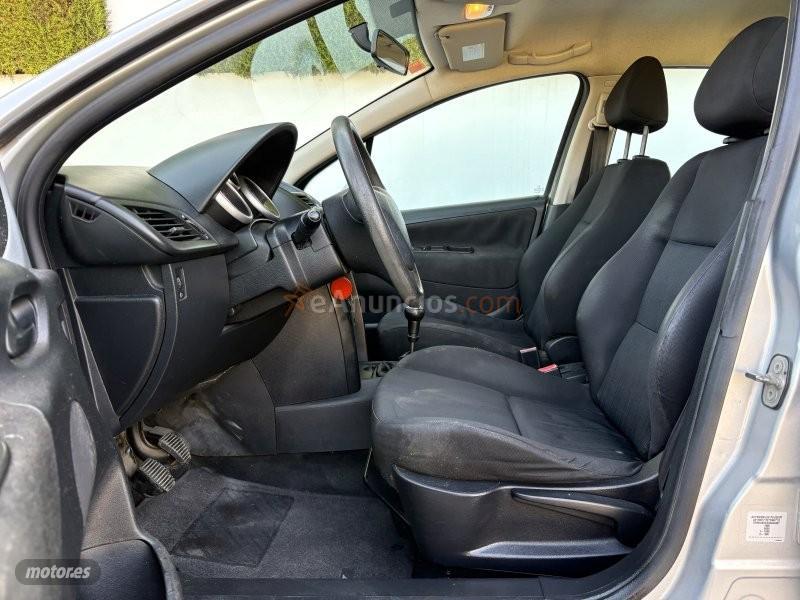 Peugeot 207 1.4 URBAN HDI LLANTAS-KLIMA AC-AIRBAGS de 2009 con 297.000 Km por 2.500 EUR. en Granada
