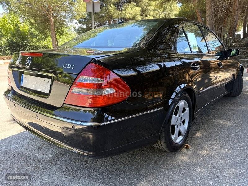 Mercedes Clase E 320 CDI AVANTGARDE DESIGNO PIEL-NAVI COMAND-BIXENON-FUL de 2007 con 203.000 Km por 7.500 EUR. en Granada