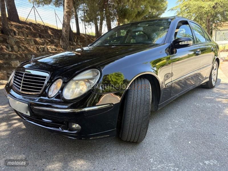 Mercedes Clase E 320 CDI AVANTGARDE DESIGNO PIEL-NAVI COMAND-BIXENON-FUL de 2007 con 203.000 Km por 7.500 EUR. en Granada