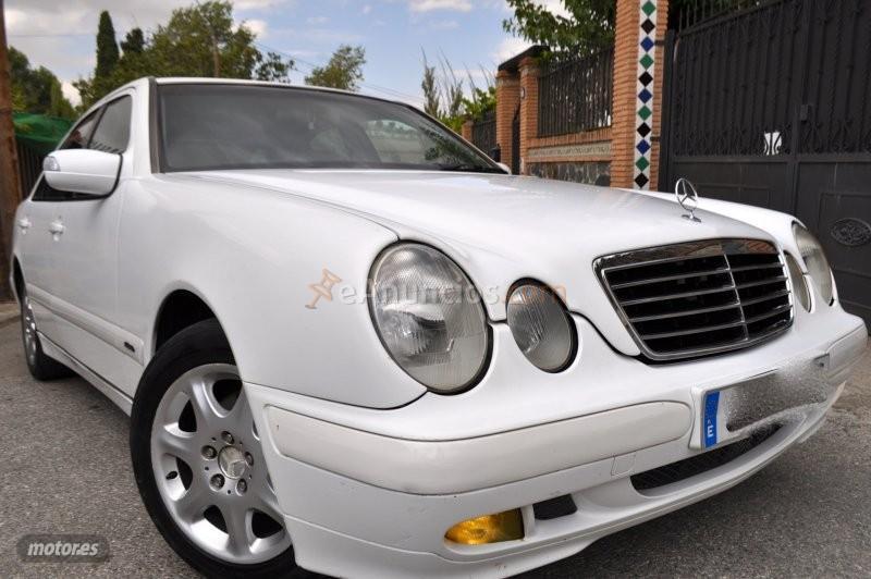 Mercedes Clase E 200 CDI AUT ELEGANCE-KLIMATIZADOR-ALARMA-LLANTAS de 2001 con 467.000 Km por 1.900 EUR. en Granada