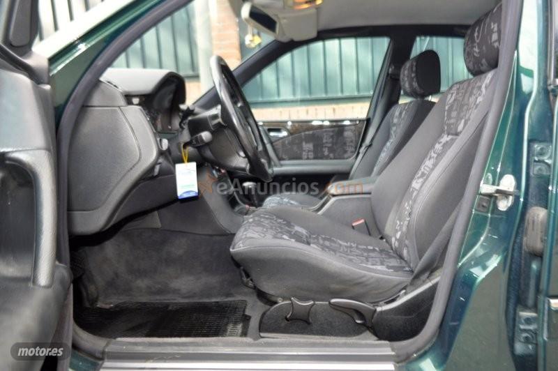 Mercedes Clase E E 300. TURBO DIESEL AVANTGARDE XENON KLIMA de 1998 con 420.000 Km por 4.300 EUR. en Granada