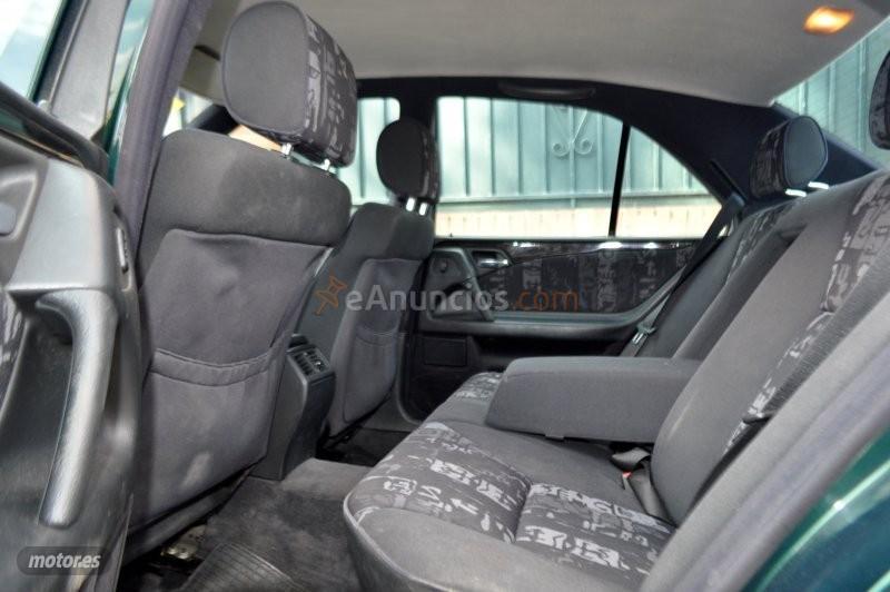 Mercedes Clase E E 300. TURBO DIESEL AVANTGARDE XENON KLIMA de 1998 con 420.000 Km por 4.300 EUR. en Granada