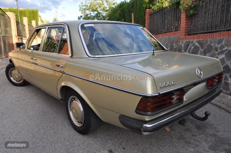 Mercedes Clase E 300d aut piel-klima-tempomat-becker de 1979 con 209.000 Km por 9.500 EUR. en Granada