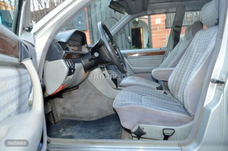Mercedes Clase E 300D AUT KLIMA AC-TECHO ELECTRICO-ELEGANCE de 1991 con 377.000 Km por 5.700 EUR. en Granada