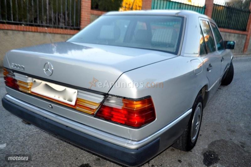 Mercedes Clase E 300D AUT KLIMA AC-TECHO ELECTRICO-ELEGANCE de 1991 con 377.000 Km por 5.700 EUR. en Granada