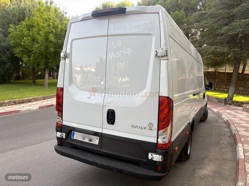Iveco Daily 3.0d MAXI L ALTA XXL RUEDAS GEMELAS KLIMATIZADOR AC de 2016 con 250.000 Km por 16.900 EUR. en Granada