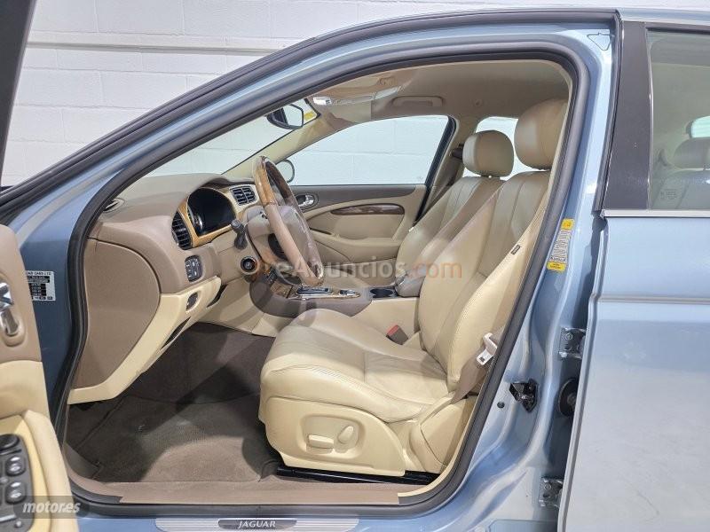Jaguar Stype 2.7d executive de 2006 con 185.000 Km por 5.800 EUR. en Sevilla