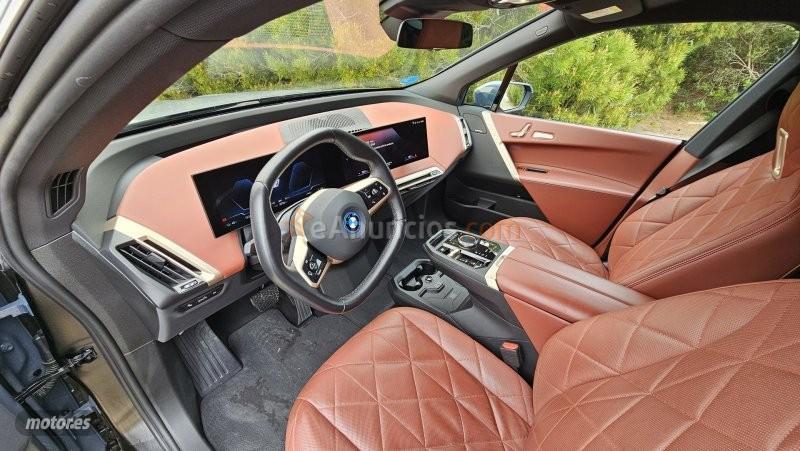 BMW iX xDrive40 de 2023 con 22.787 Km por 52.900 EUR. en Valencia