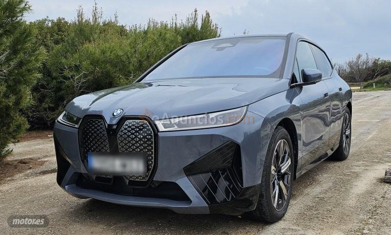 BMW iX xDrive40 de 2023 con 22.787 Km por 52.900 EUR. en Valencia