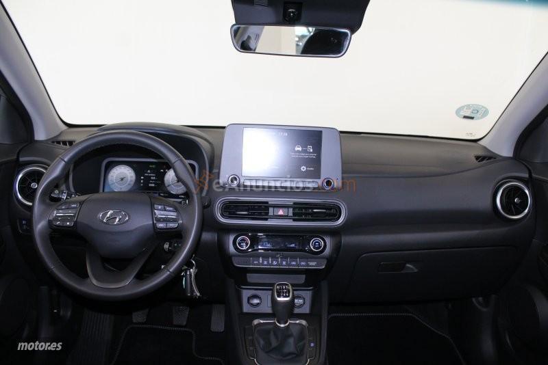 Hyundai Kona 1.0 TGDI MAXX 120CV de 2022 con 4.146 Km por 18.990 EUR. en Cadiz