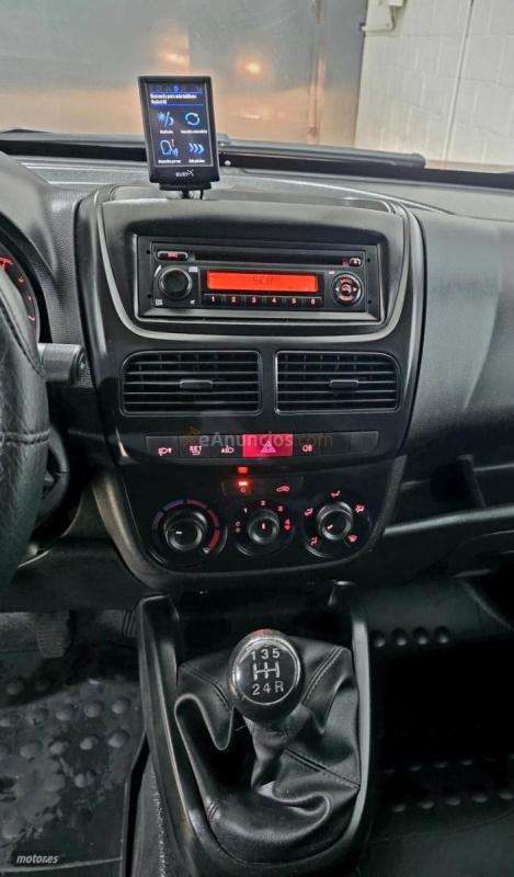 Opel Combo Cargo cdti 90cv de 2017 con 130.000 Km por 6.500 EUR. en Sevilla