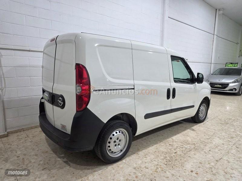 Opel Combo Cargo cdti 90cv de 2017 con 130.000 Km por 6.500 EUR. en Sevilla