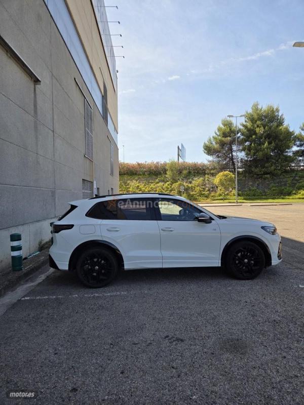 Volkswagen Tiguan Rline de 2024 con 37.000 Km por 40.500 EUR. en Navarra