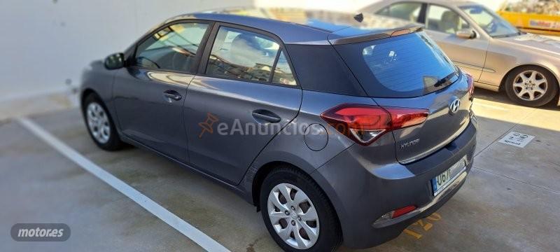 Hyundai i20 1.2 MPI Essence de 2016 con 54.000 Km por 8.500 EUR. en Malaga