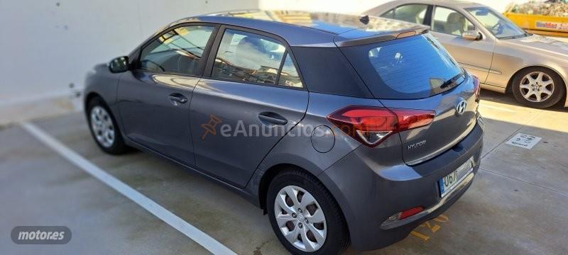 Hyundai i20 1.2 MPI Essence de 2016 con 54.000 Km por 8.500 EUR. en Malaga