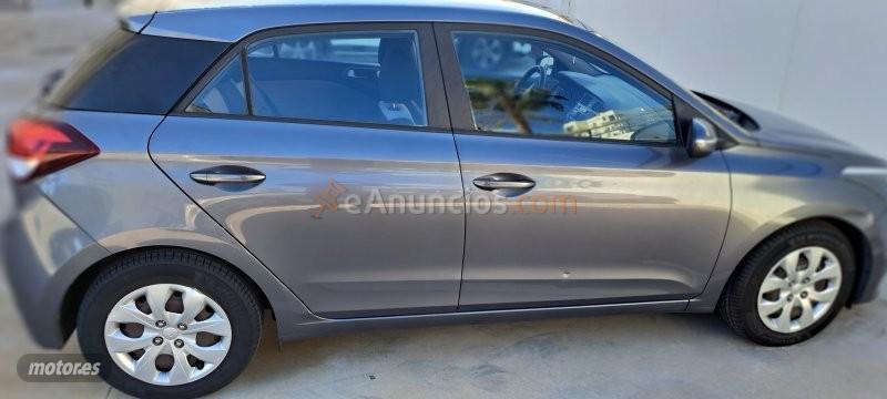 Hyundai i20 1.2 MPI Essence de 2016 con 54.000 Km por 8.500 EUR. en Malaga