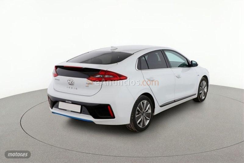 Hyundai Ioniq 1.6 GDI HEV Klass LE DCT 141 CV de 2019 con 104.000 Km por 14.200 EUR. en Madrid