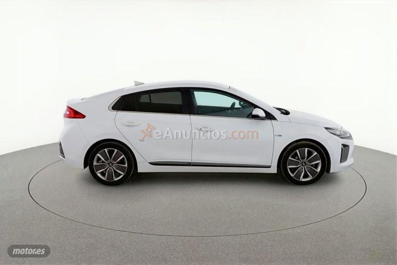 Hyundai Ioniq 1.6 GDI HEV Klass LE DCT 141 CV de 2019 con 104.000 Km por 14.200 EUR. en Madrid