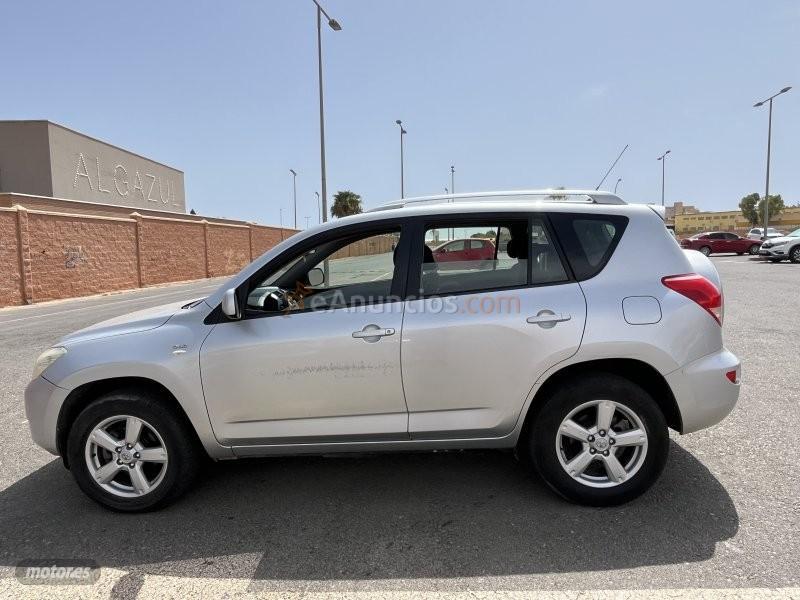 Toyota RAV 4 2.2 D-4D 136 CV Executive. de 2007 con 188.437 Km por 11.995 EUR. en Almeria
