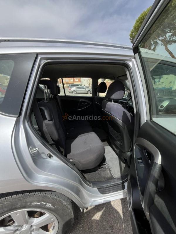 Toyota RAV 4 2.2 D-4D 136 CV Executive. de 2007 con 188.437 Km por 11.995 EUR. en Almeria