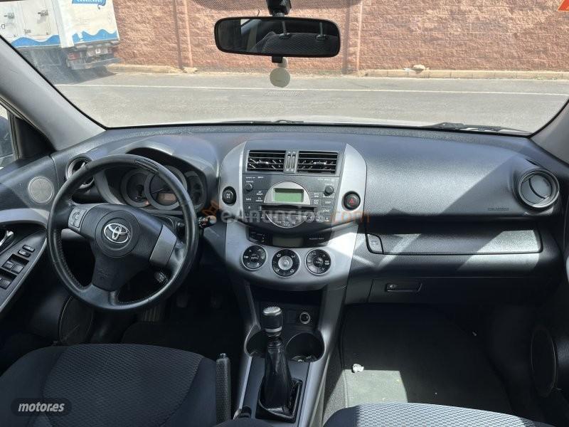 Toyota RAV 4 2.2 D-4D 136 CV Executive. de 2007 con 188.437 Km por 11.995 EUR. en Almeria