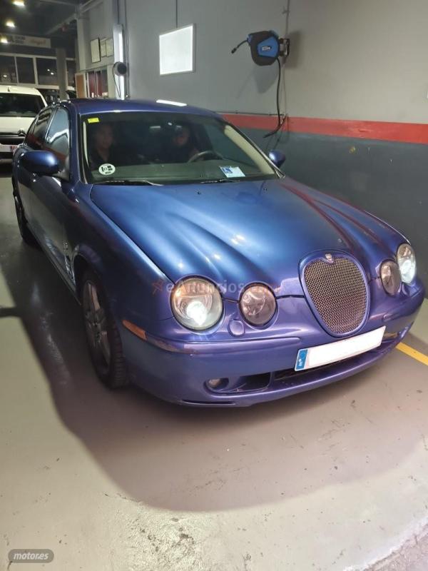 Jaguar S-Type 4.2 V8 R de 2002 con 128.000 Km por 12.000 EUR. en Barcelona
