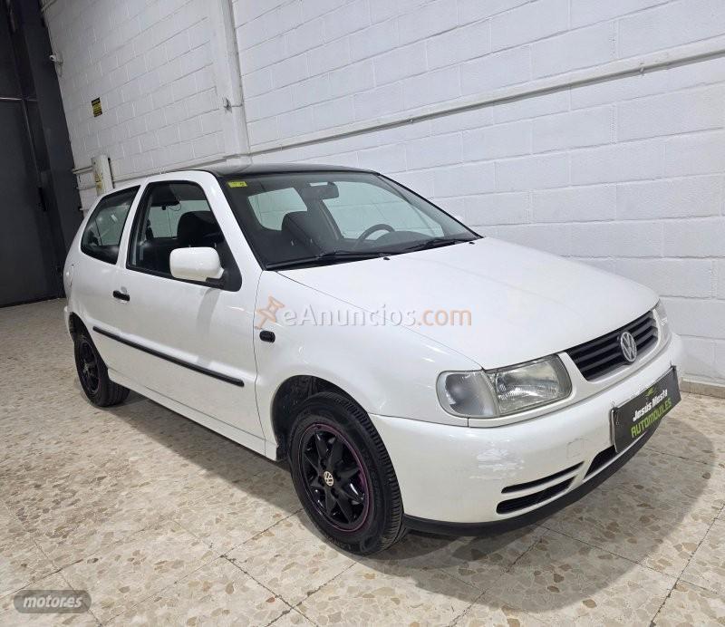 Volkswagen Polo 1.0 de 1999 con 120.000 Km por 2.100 EUR. en Sevilla