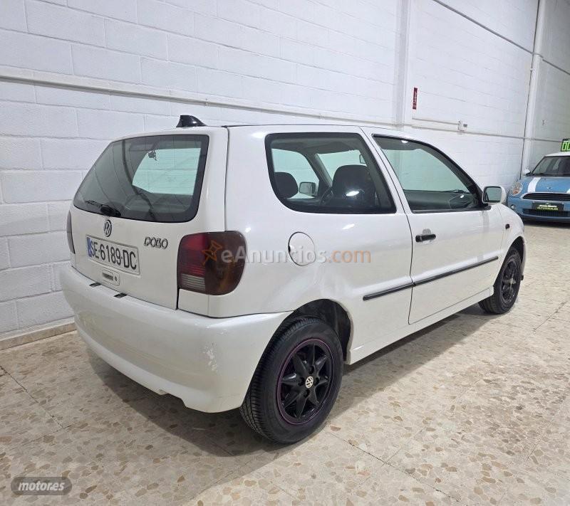 Volkswagen Polo 1.0 de 1999 con 120.000 Km por 2.100 EUR. en Sevilla