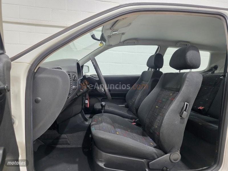 Volkswagen Polo 1.0 de 1999 con 120.000 Km por 2.100 EUR. en Sevilla