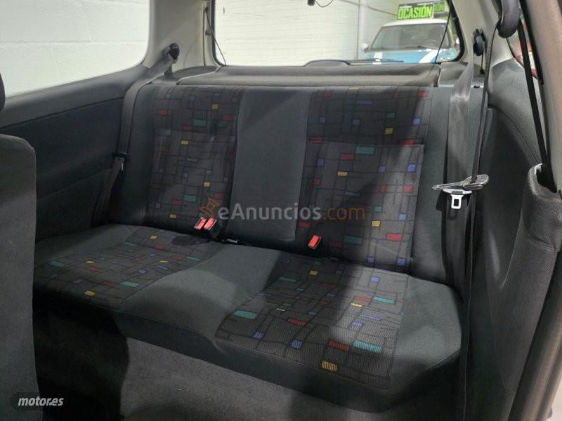 Volkswagen Polo 1.0 de 1999 con 120.000 Km por 2.100 EUR. en Sevilla