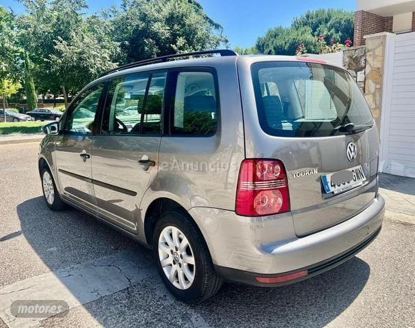Volkswagen Touran 1.9 tdi 105cv edicion de 2010 con 200.000 Km por 2.000 EUR. en Barcelona